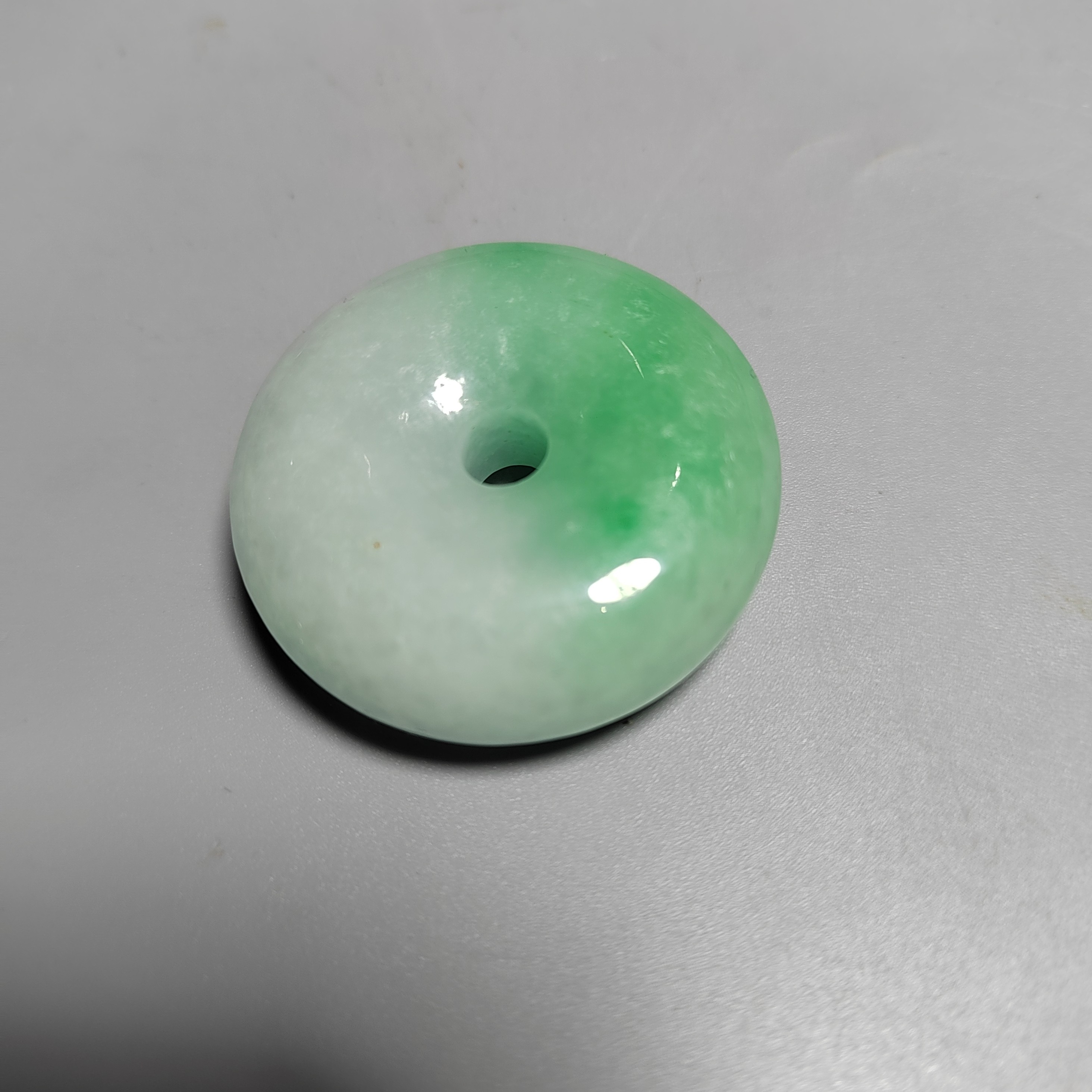 翡翠飘阳绿平安扣