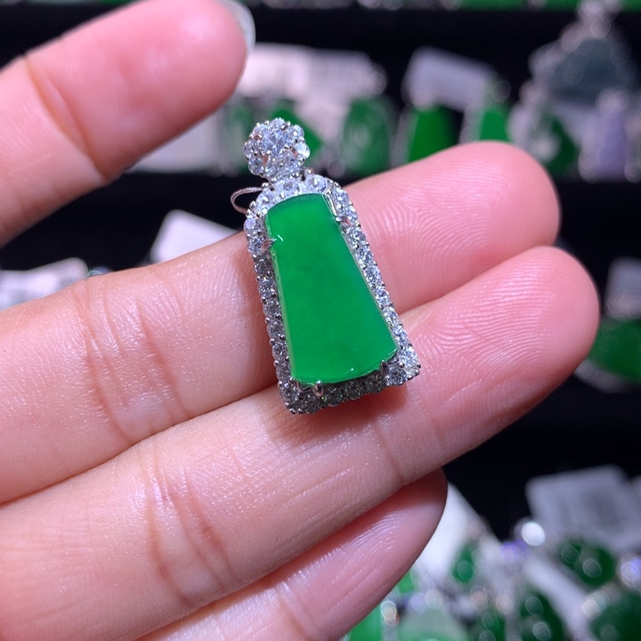 【闪购商品】颈饰银S925镶嵌翡翠