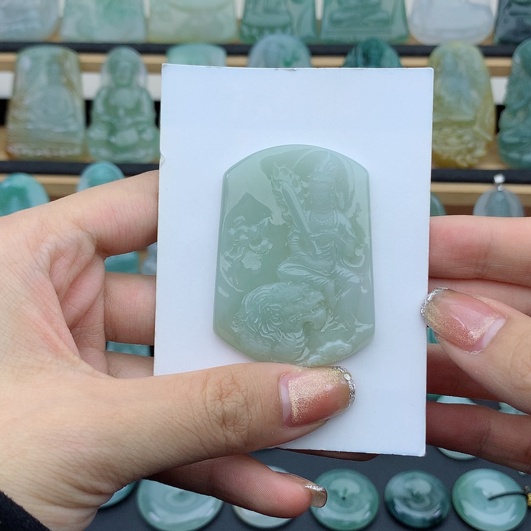 翡翠未镶嵌颈饰文殊菩萨