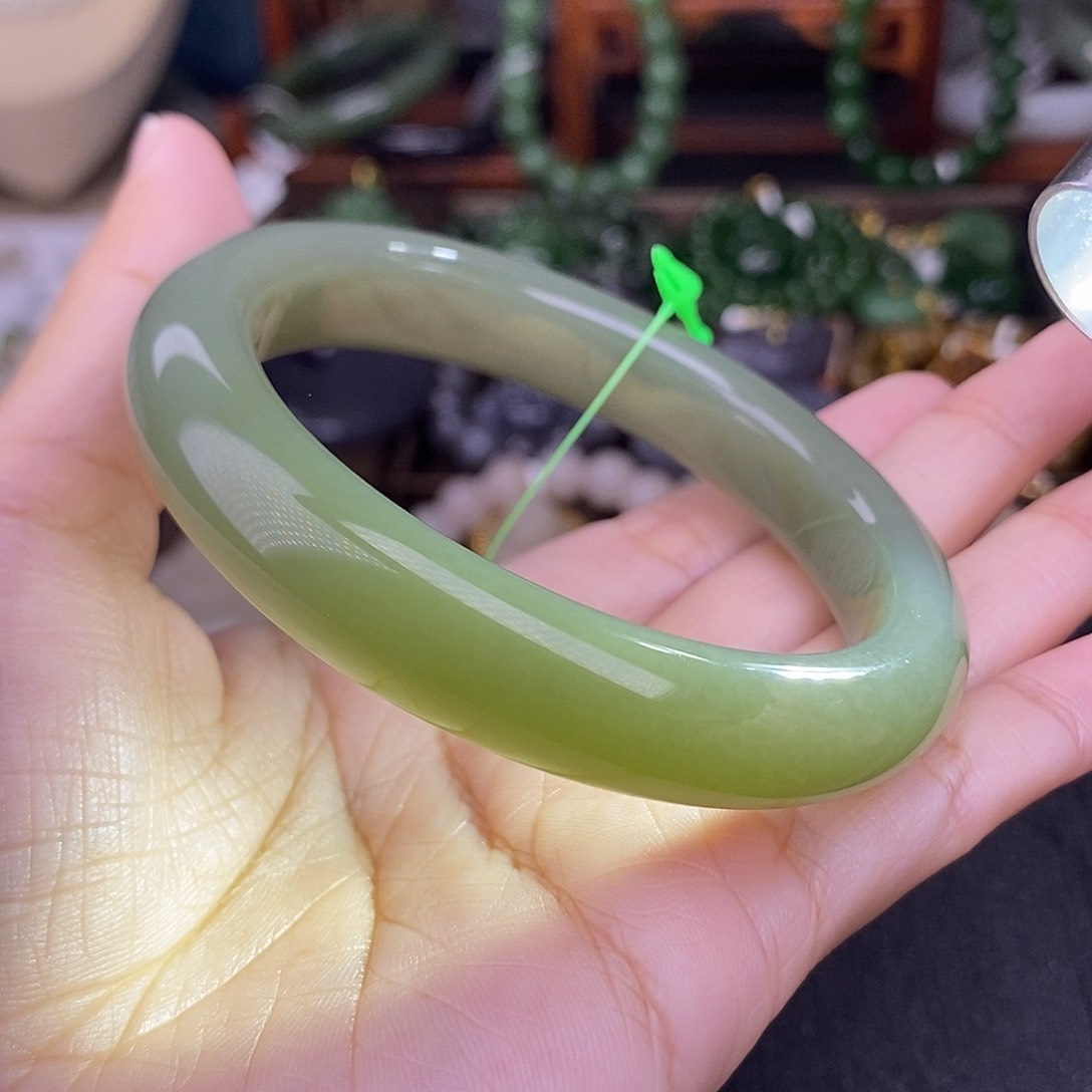 和田玉58 脂膏级老料晴水手镯清货价未镶嵌