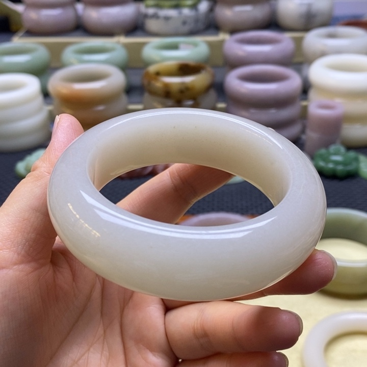 石英质玉未镶嵌手镯