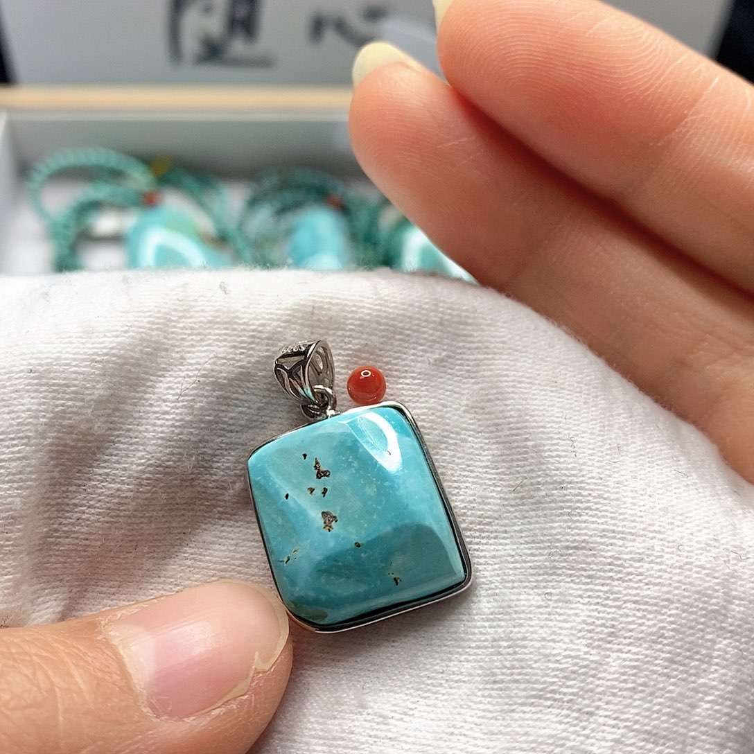 如***好南红玛瑙未镶嵌珠宝奇石