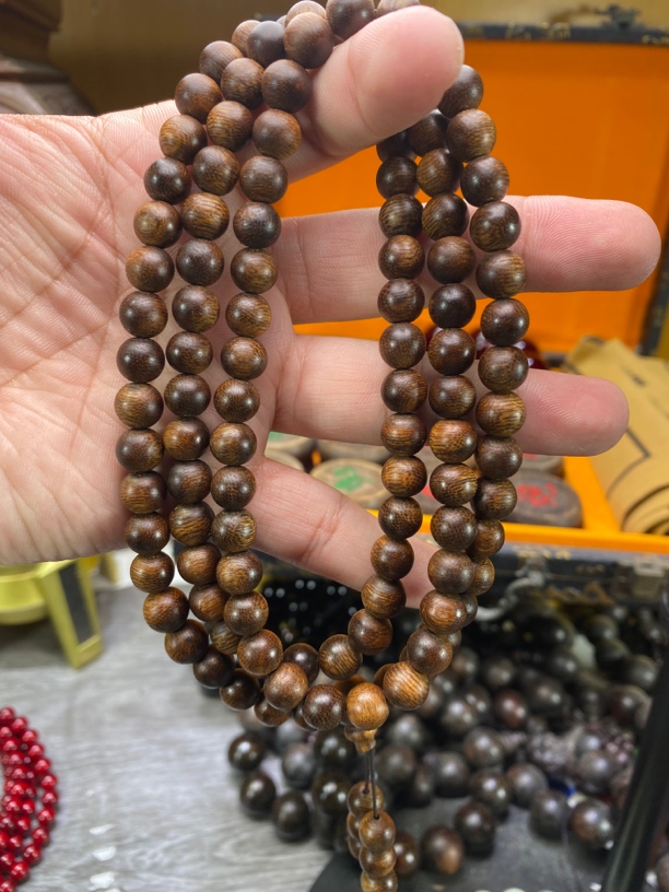 海南莺歌绿奇楠1.1×108颗九九沉+高端红木礼盒