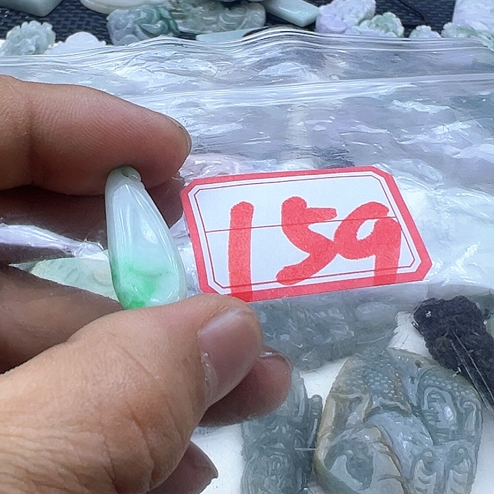 翡翠颈饰未镶嵌向*葵