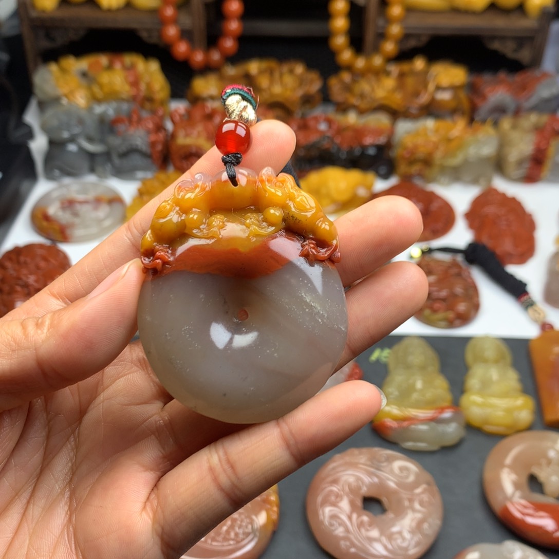 石英质玉（黄龙玉）挂件未镶嵌