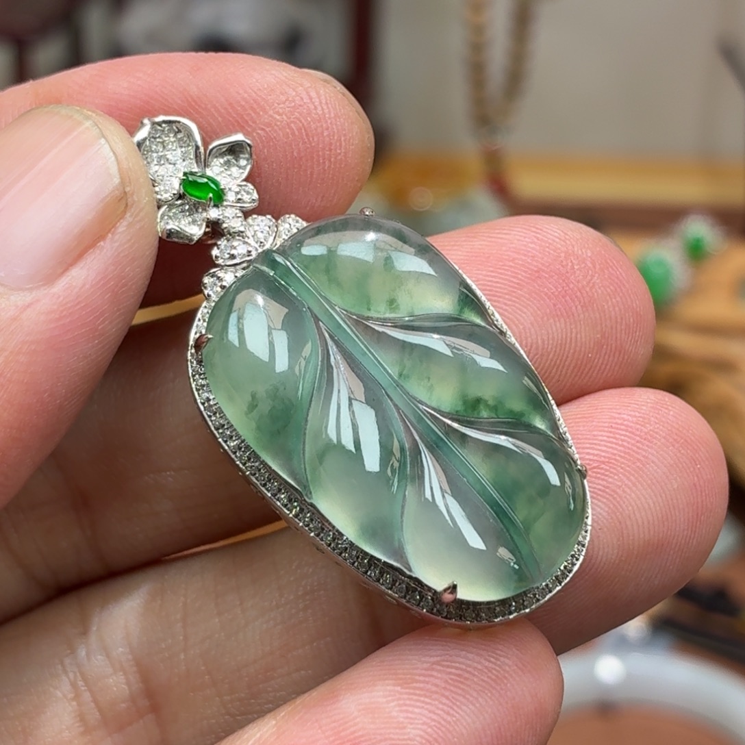 翡翠18K金镶嵌颈饰