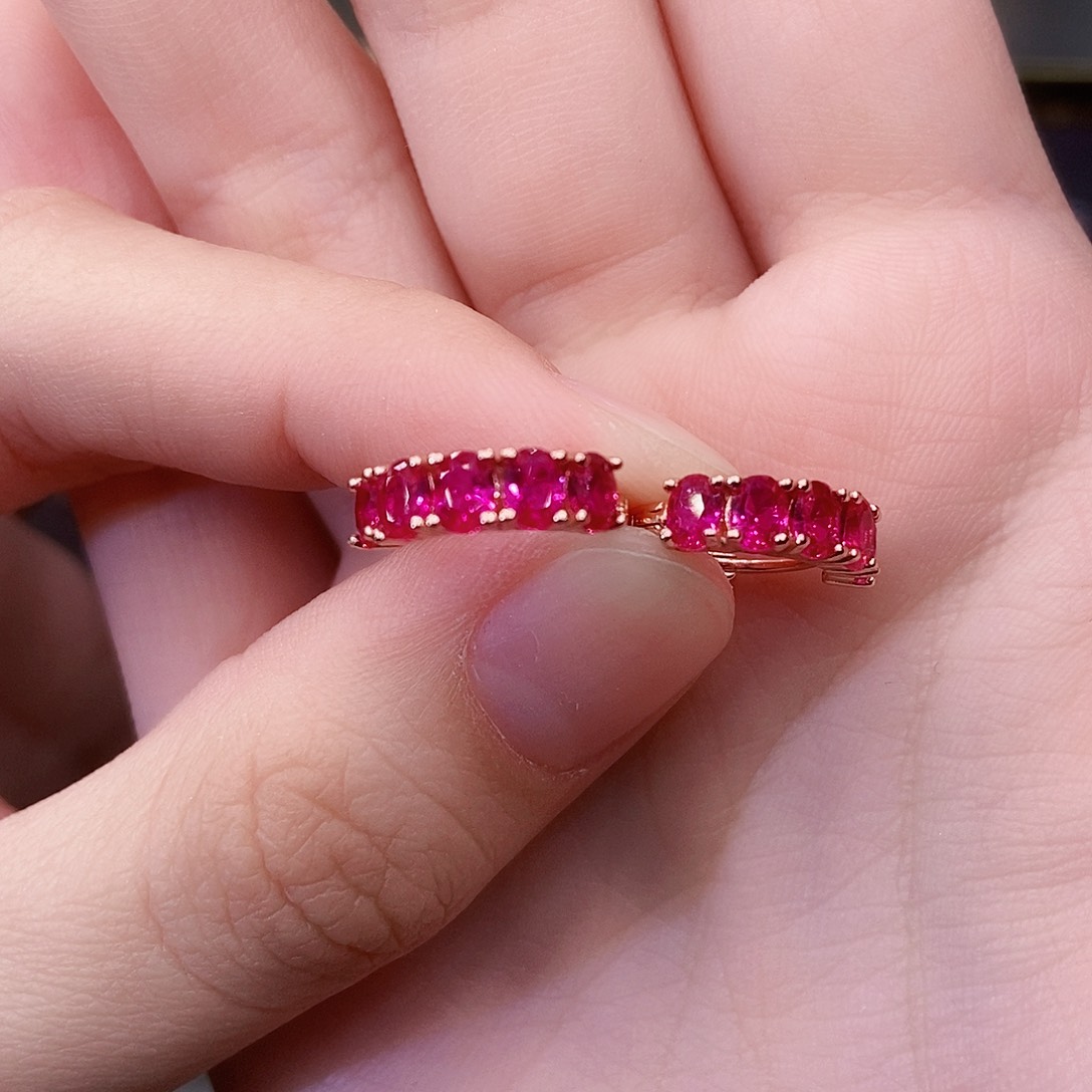 银S925镶嵌红宝石耳饰