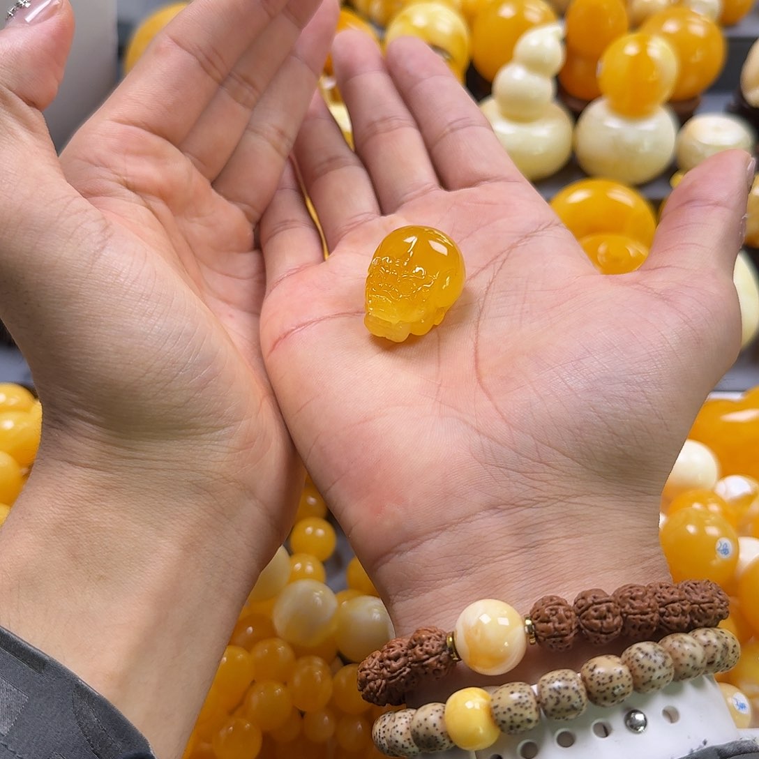 蜜蜡珠宝奇石未镶嵌