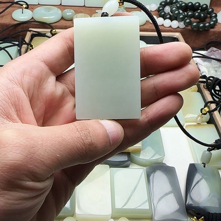 漫***树和田玉未镶嵌颈饰