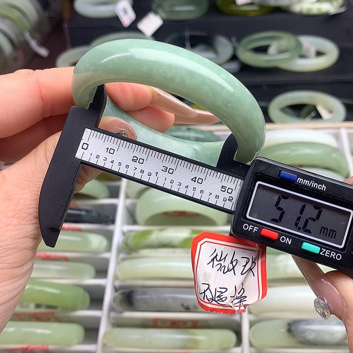 蛇纹石玉手镯未镶嵌521
