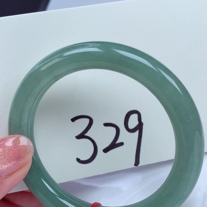 翡翠手镯未镶嵌翡翠