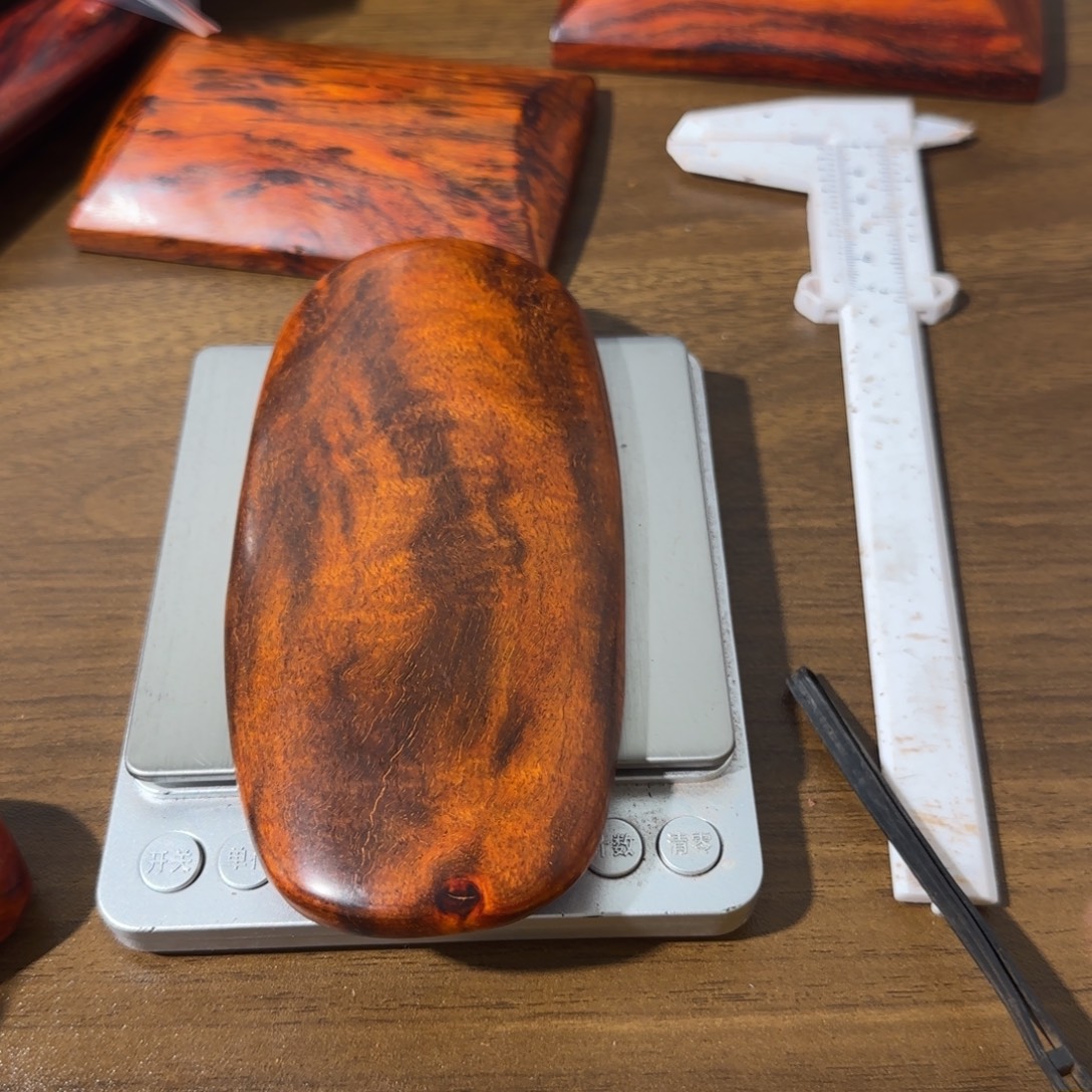 端***斋木印度小叶紫檀手把件