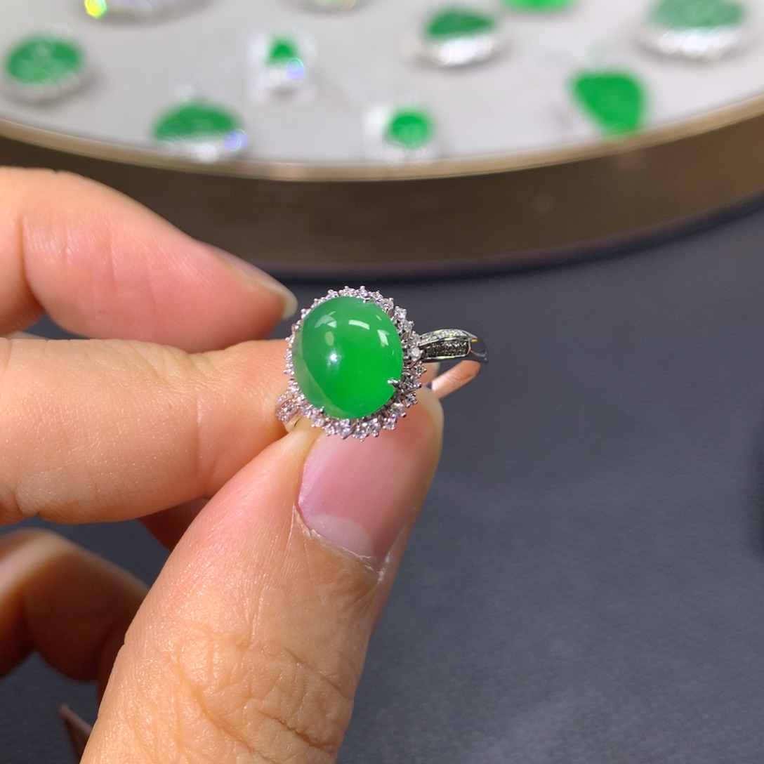 翡翠戒指18K金镶嵌翡翠