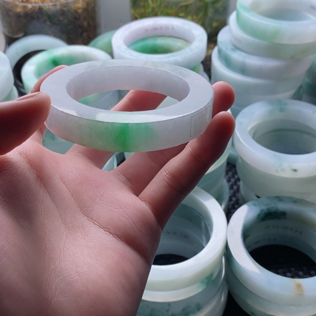 阳***光未镶嵌A货定制翡翠