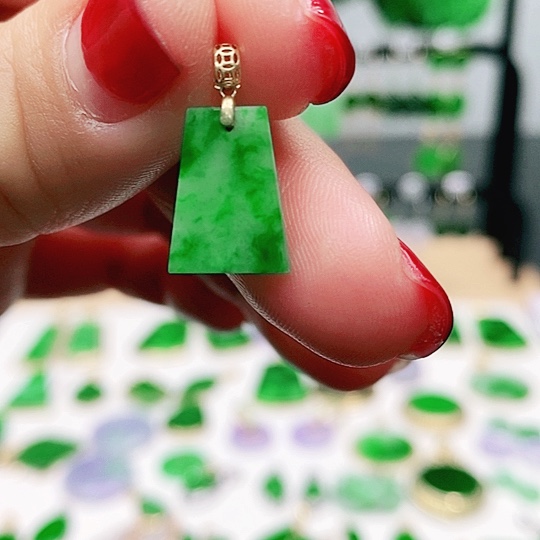 翡翠颈饰18K金镶嵌挂件