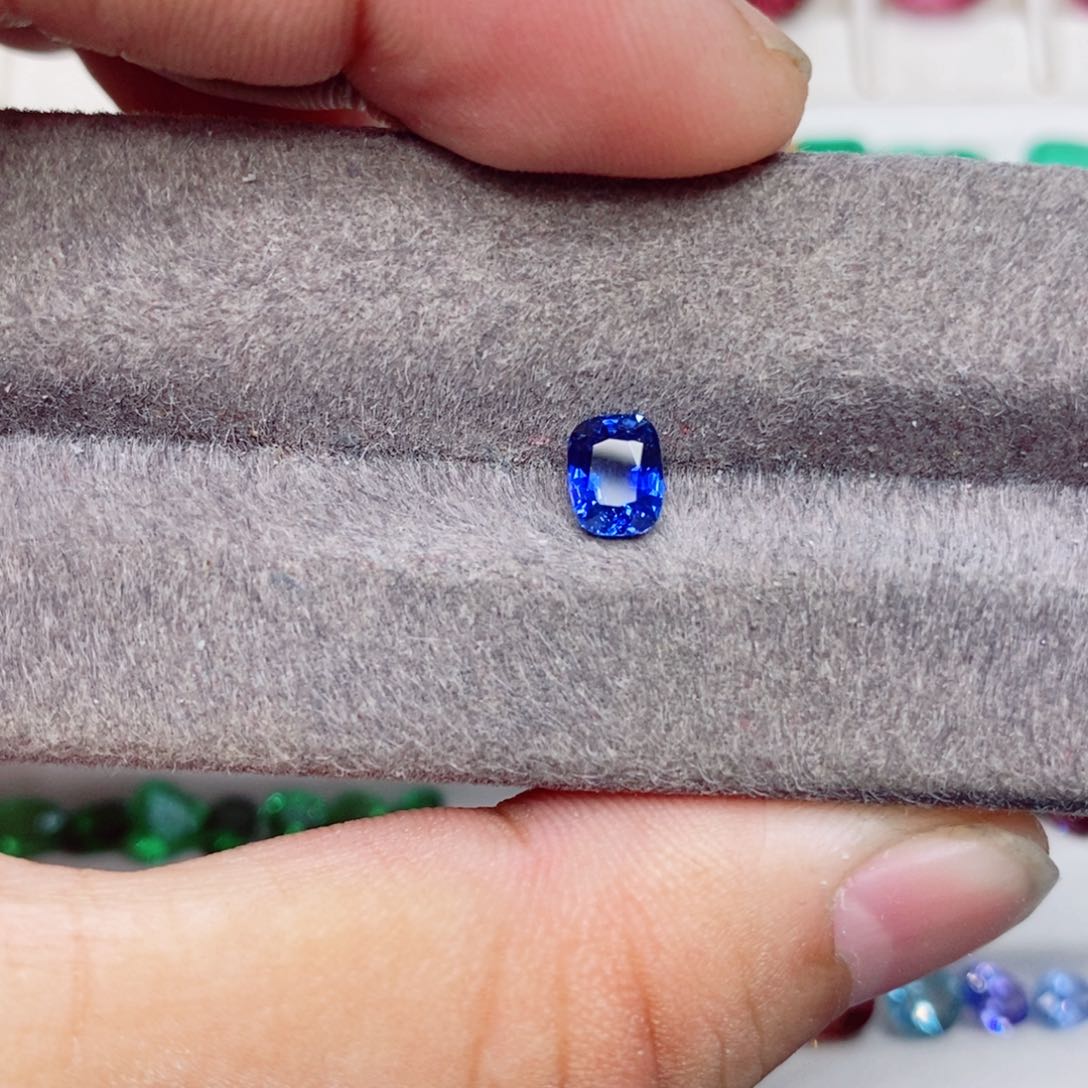 蓝宝石裸石未镶嵌蓝宝石82分