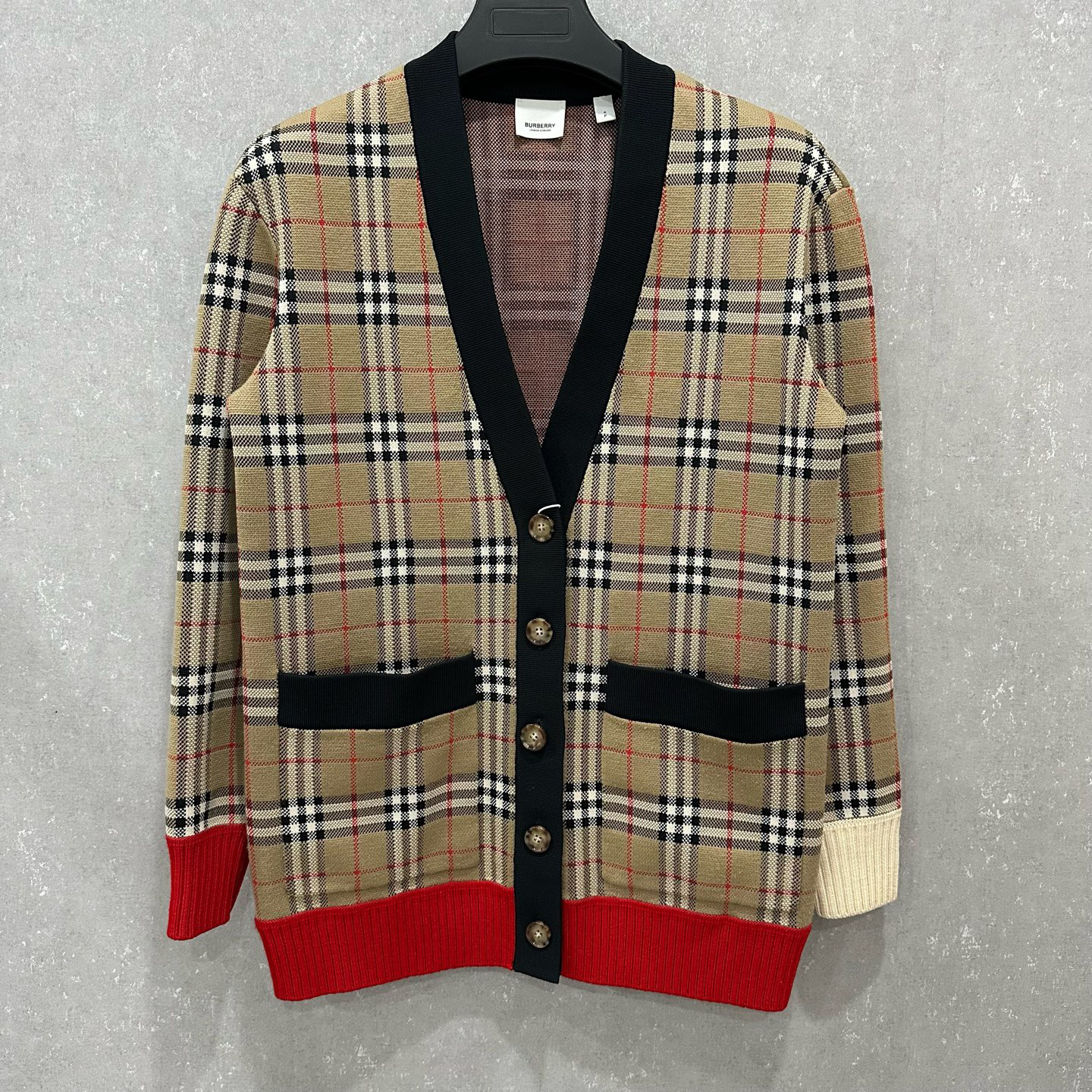 99新 BURBERRY/博柏利 男士经典卡其色格纹羊毛开衫S码/006495