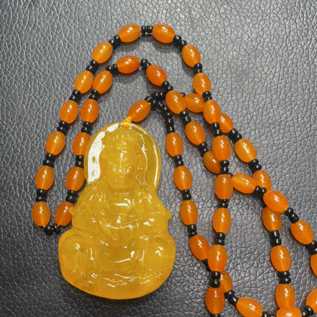   885  鸡油黄观音项链
