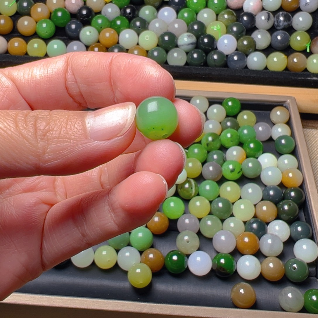 吃***猫和田玉未镶嵌车挂