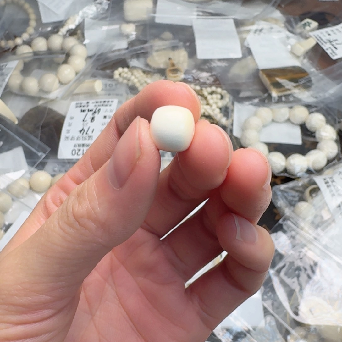 柏香籽/百香籽吊坠猛犸