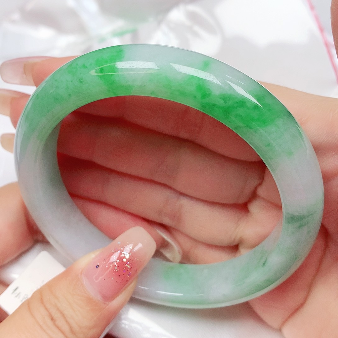 翡翠手镯未镶嵌抖音89