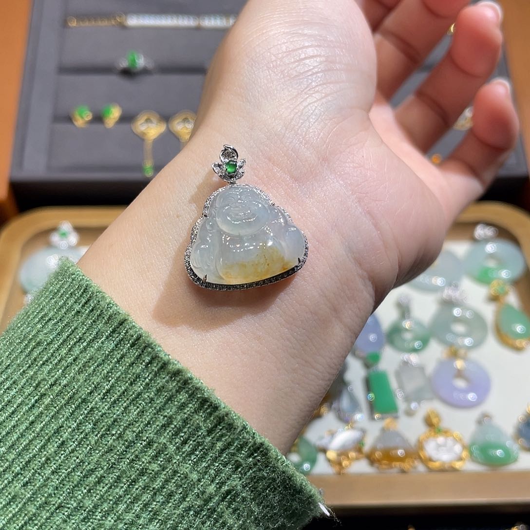 翡翠吊坠(不含链)18K金镶嵌冰种洒黄舒佛