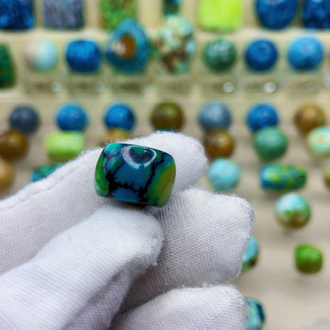 未镶嵌绿松石颈饰