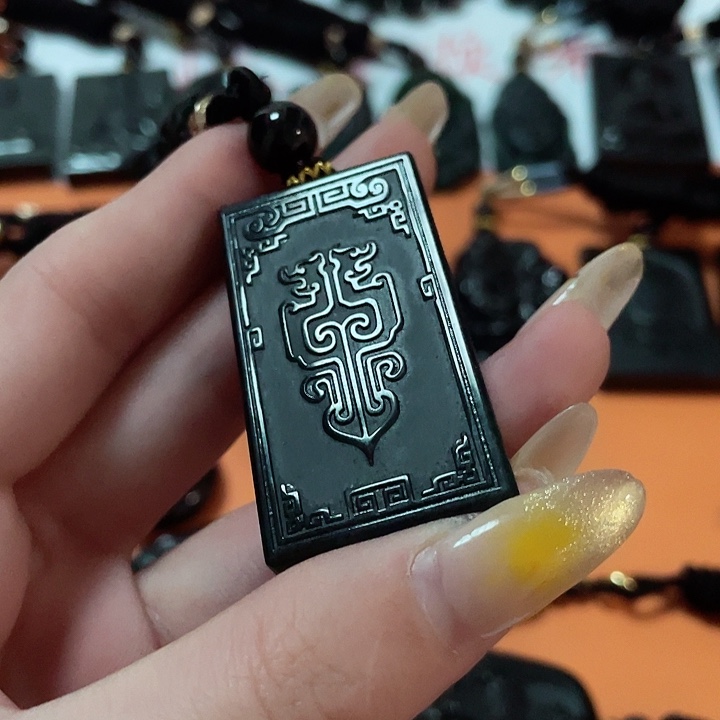 翡翠颈饰未镶嵌自*藤