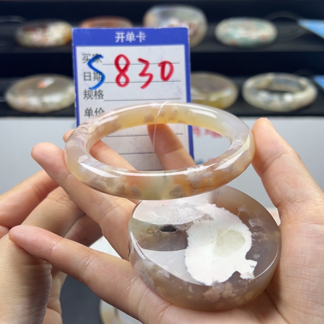 石英质玉手镯未镶嵌