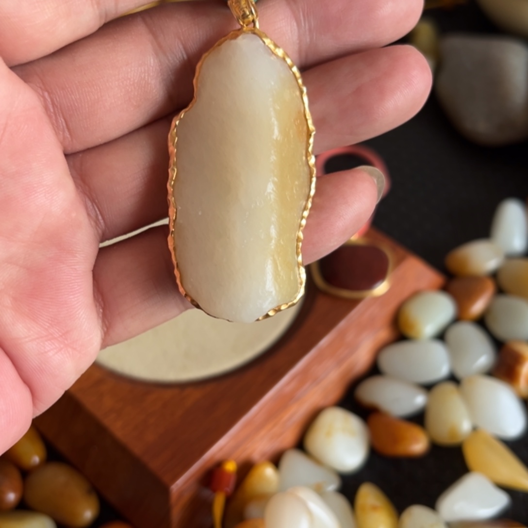 和田玉18K金镶嵌颈饰