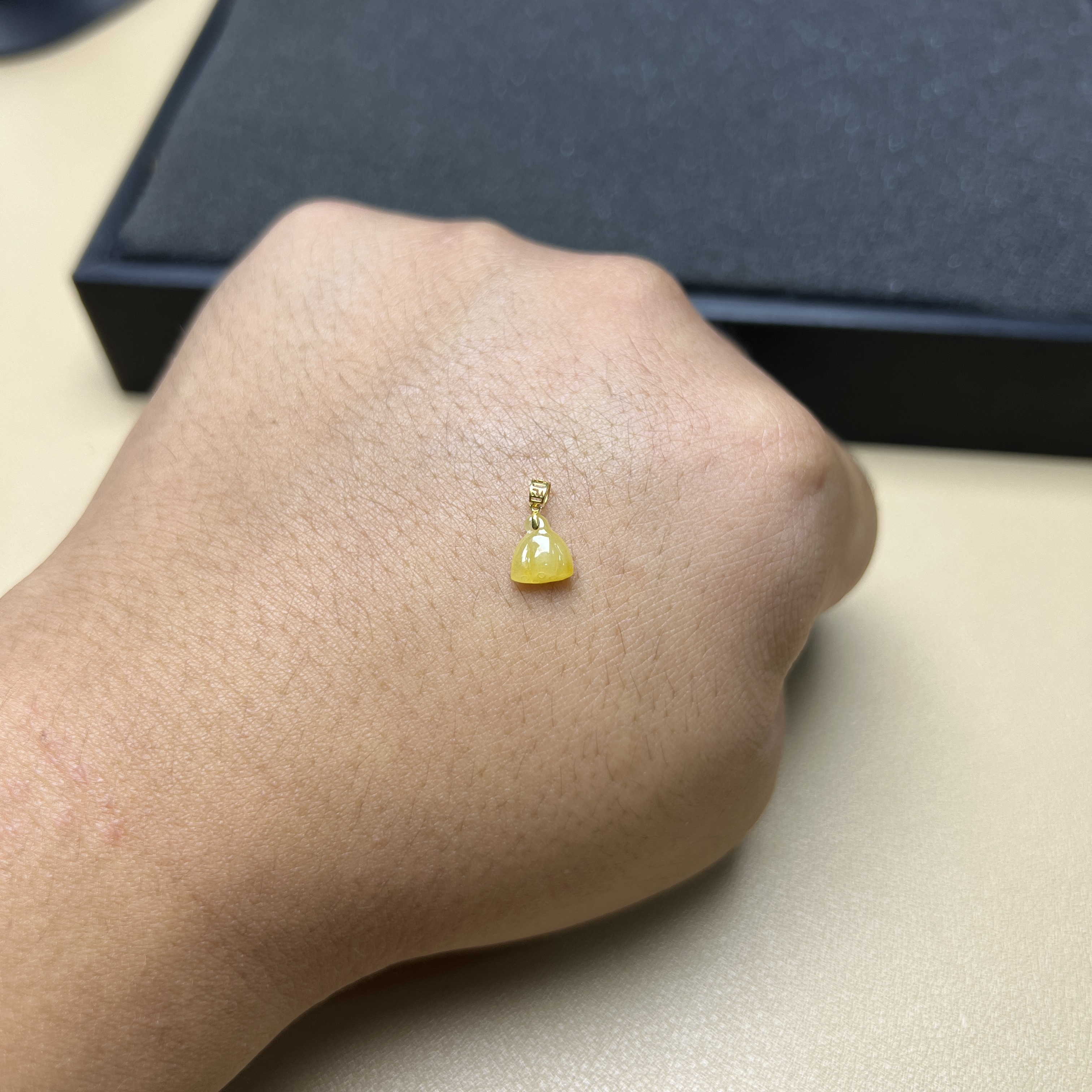 翡翠莲蓬吊坠冰种冰黄水头好18K圣洁高雅好运小滴流女士高贵