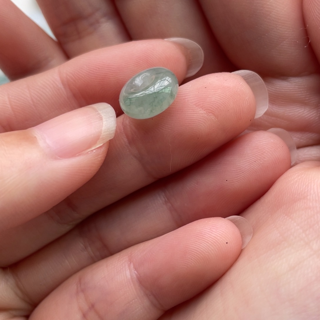 翡翠颈饰未镶嵌小扣子