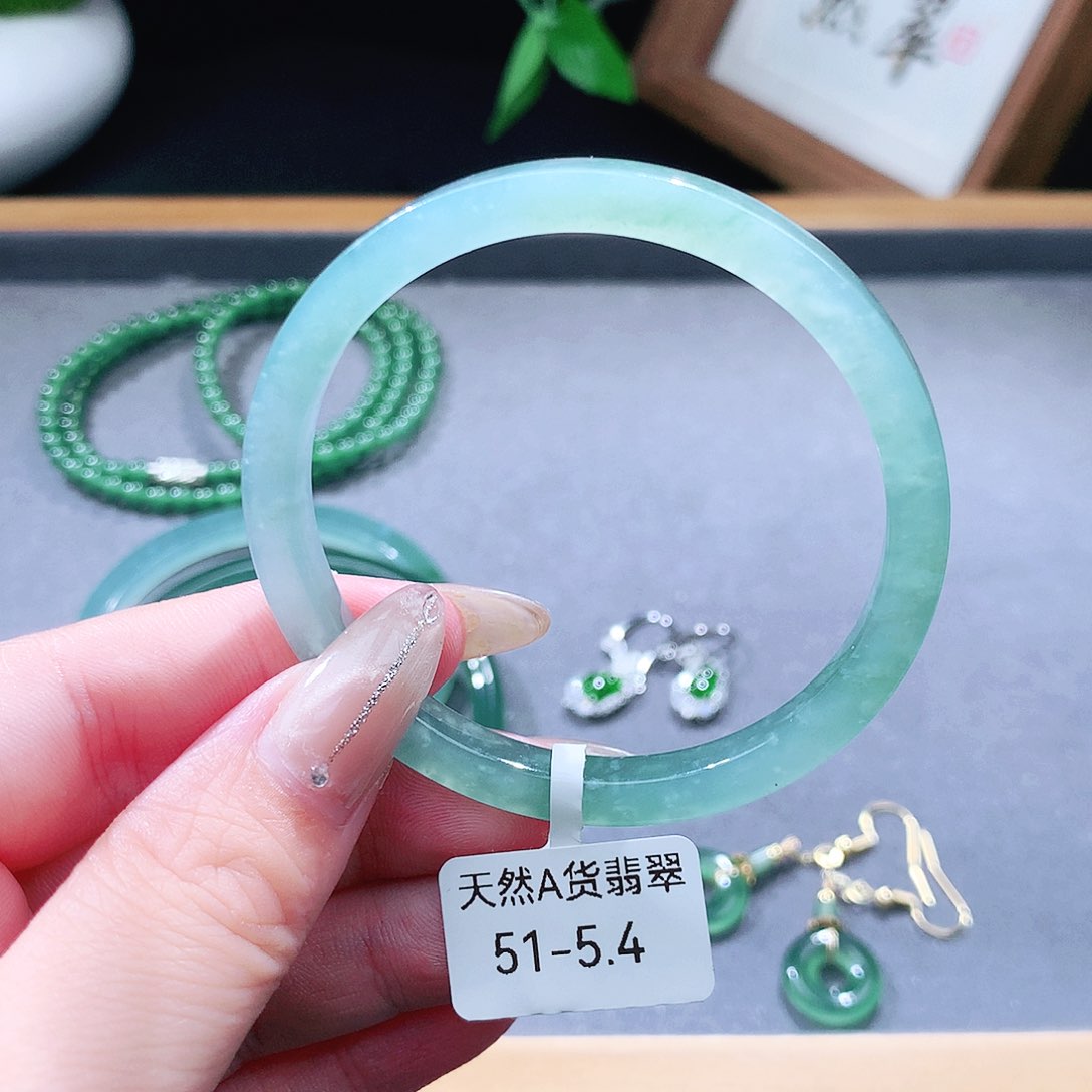 翡翠手镯（圆镯）未镶嵌