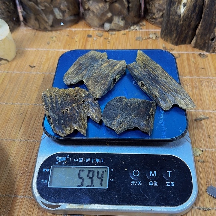 沉香沉香碎屑ℳ*。黑棋59克