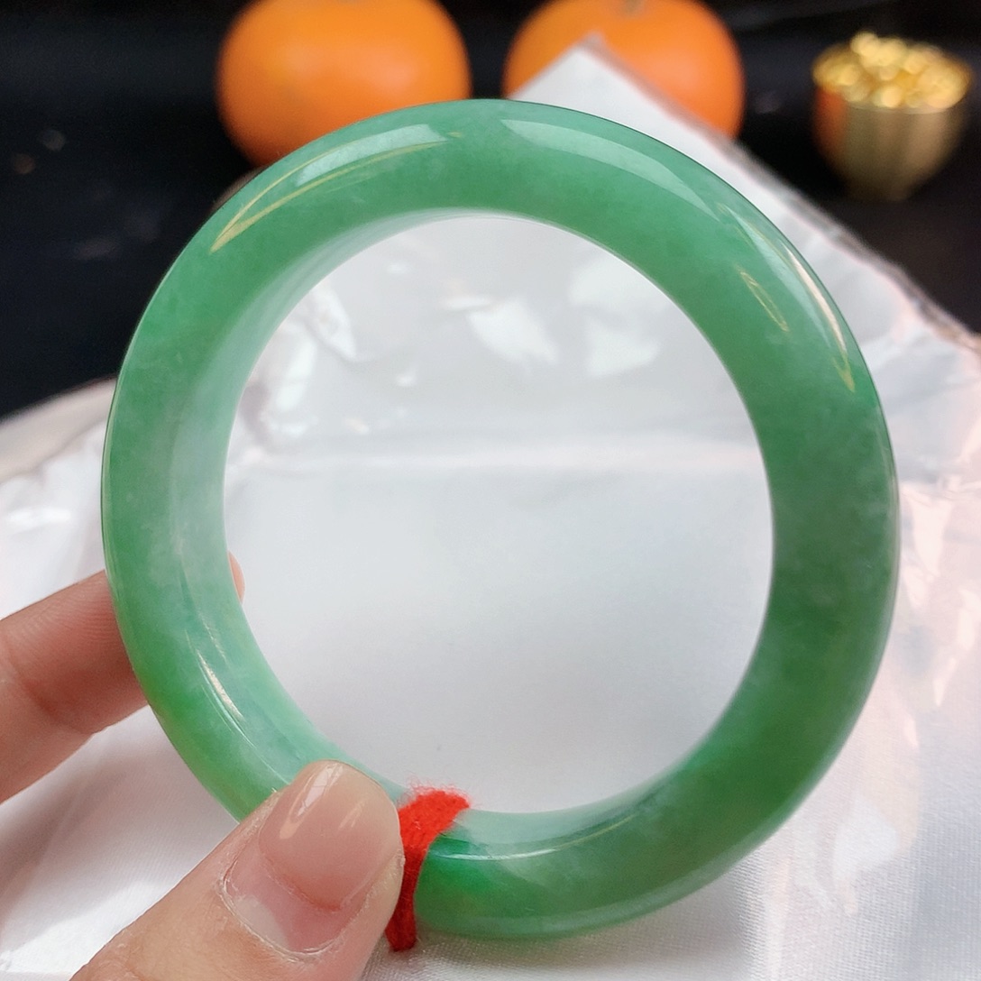 翡翠手镯未镶嵌55圈2323