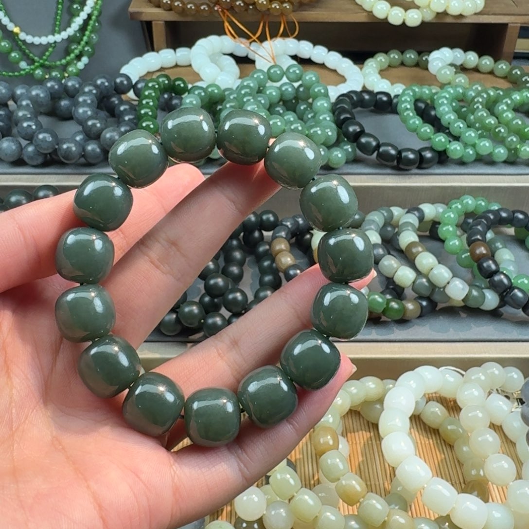 未镶嵌和田玉手链