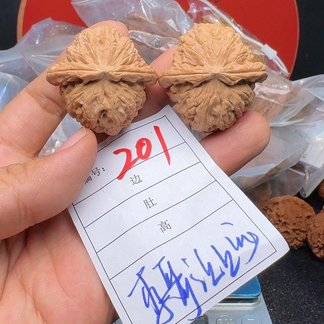 文玩核桃把件40三角白