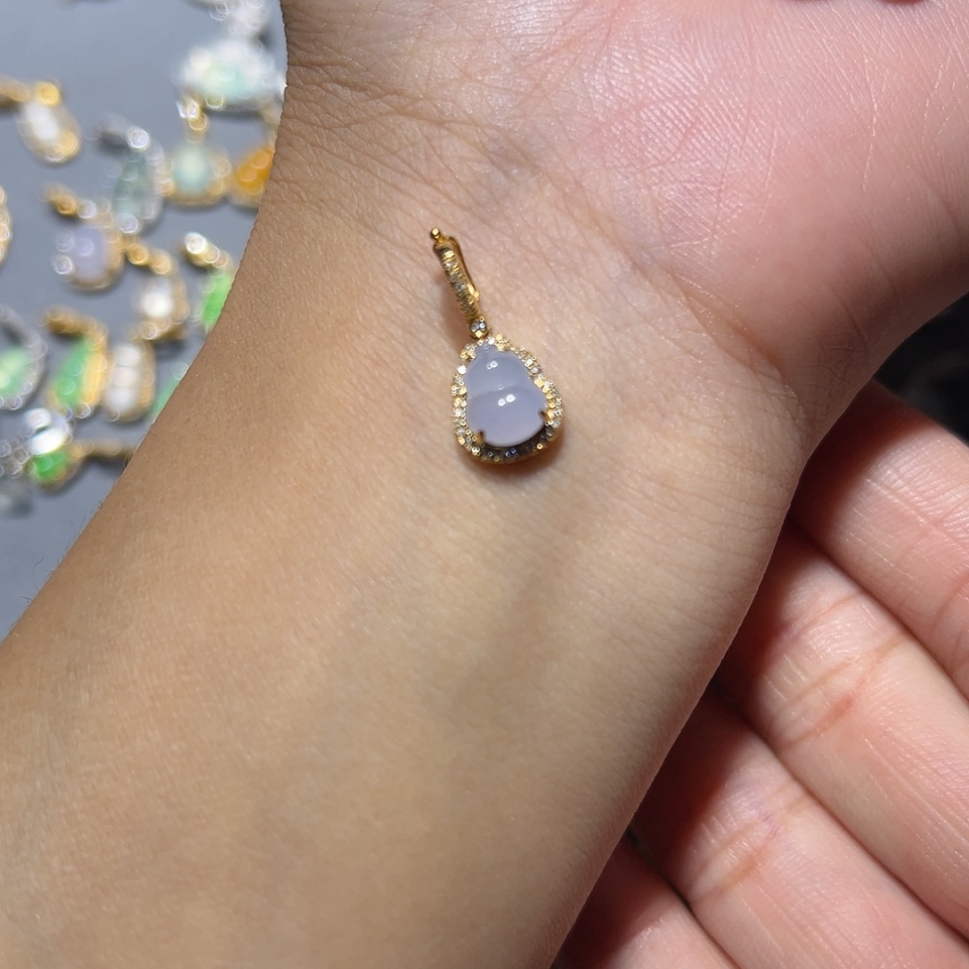 翡翠18K金镶嵌颈饰