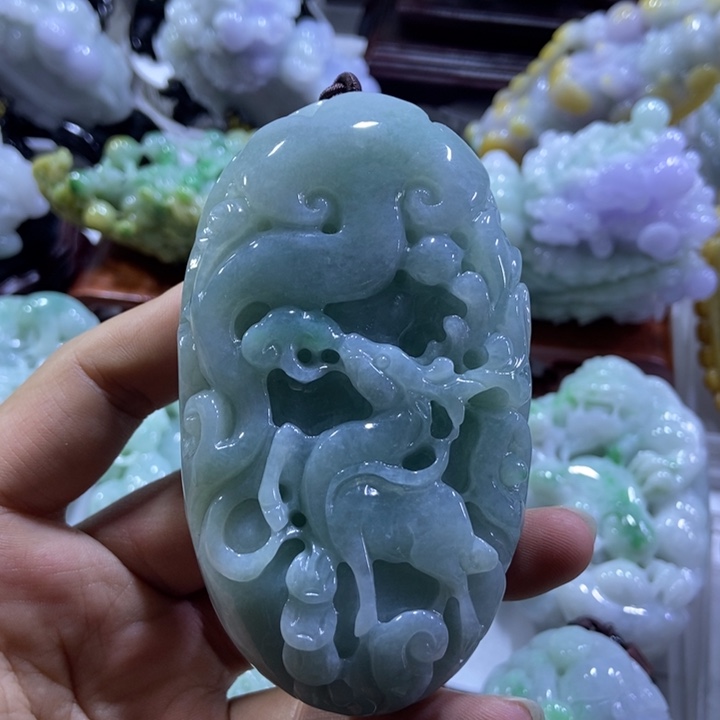 翡翠未镶嵌把件梅花鹿