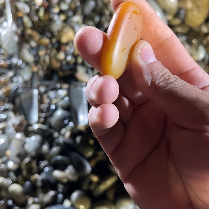 和田玉（糖玉）未镶嵌珠宝奇石