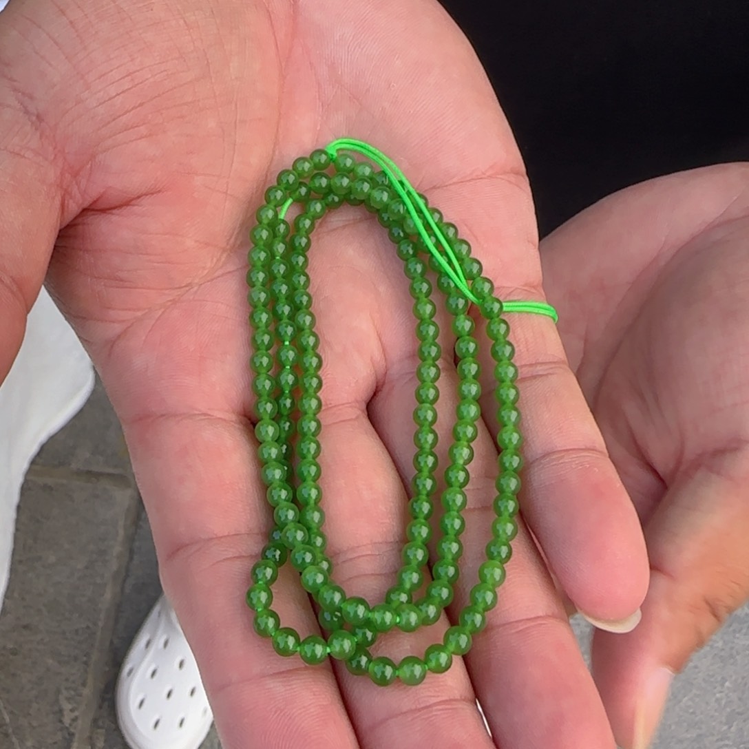 和田玉未镶嵌颈饰俄碧纯净版色标阳绿卡4