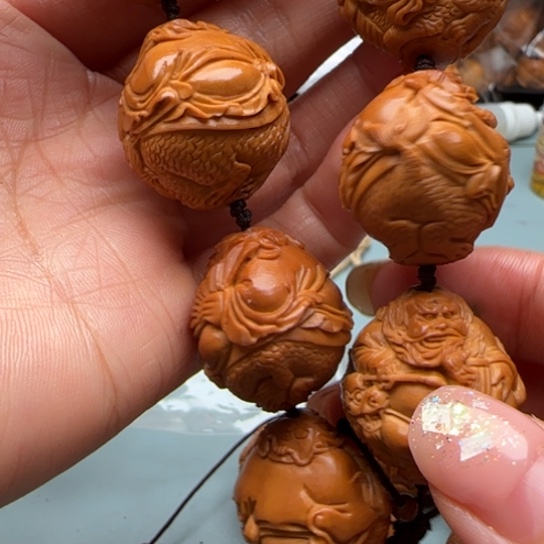 彦***田吊坠桃核橄榄雕工艺品