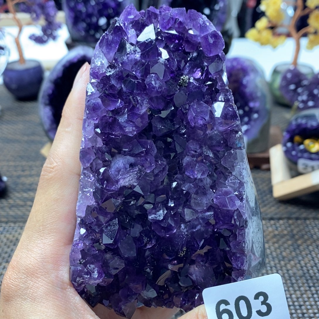 紫晶未镶嵌大型摆件（非配饰）