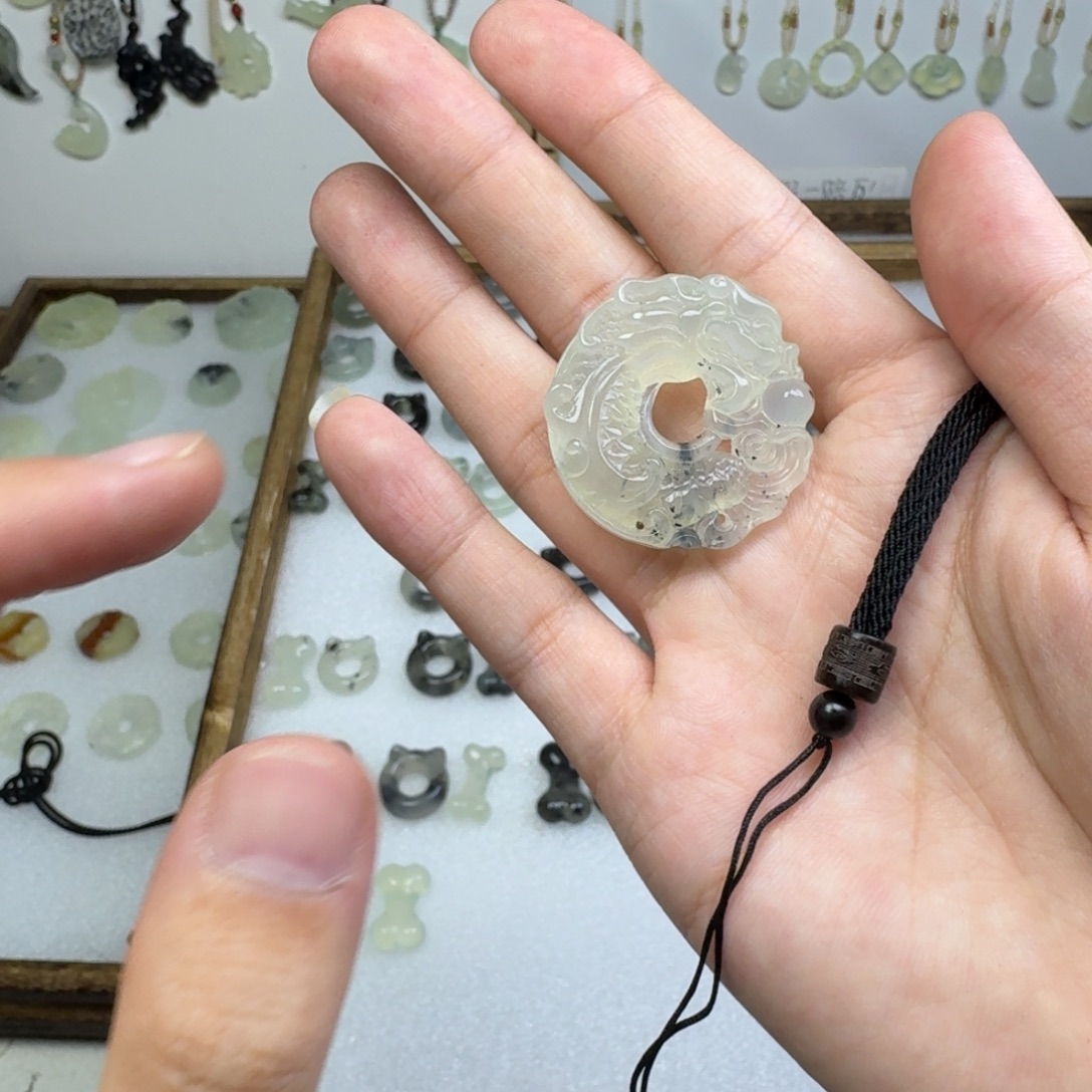 大***爱蛇纹石玉未镶嵌项链