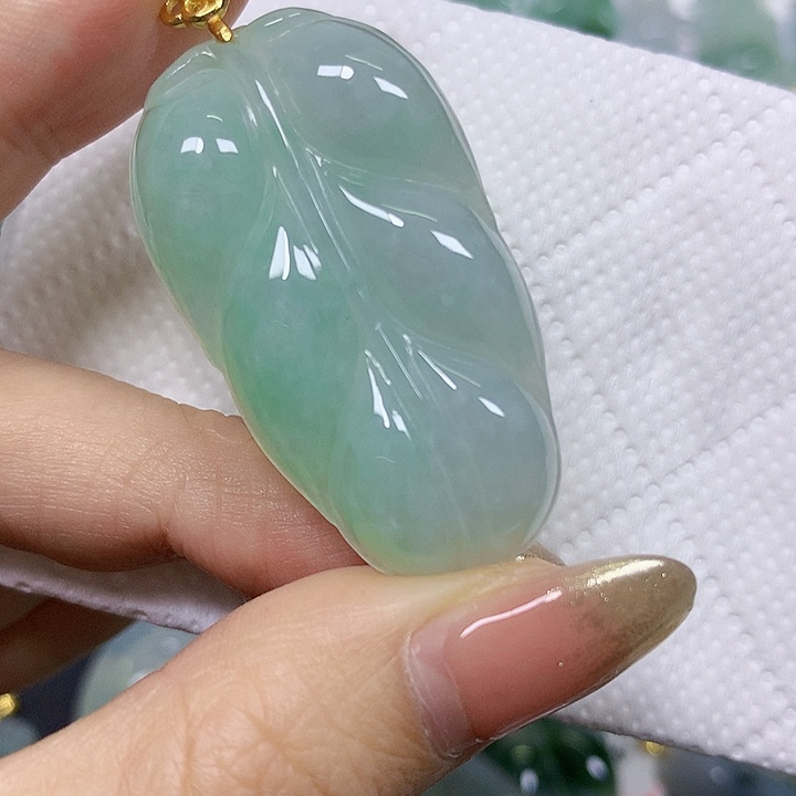 翡翠未镶嵌颈饰挂件