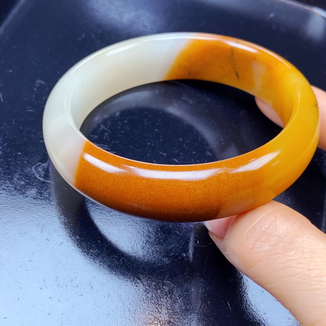 未镶嵌石英质玉（黄龙玉）颈饰