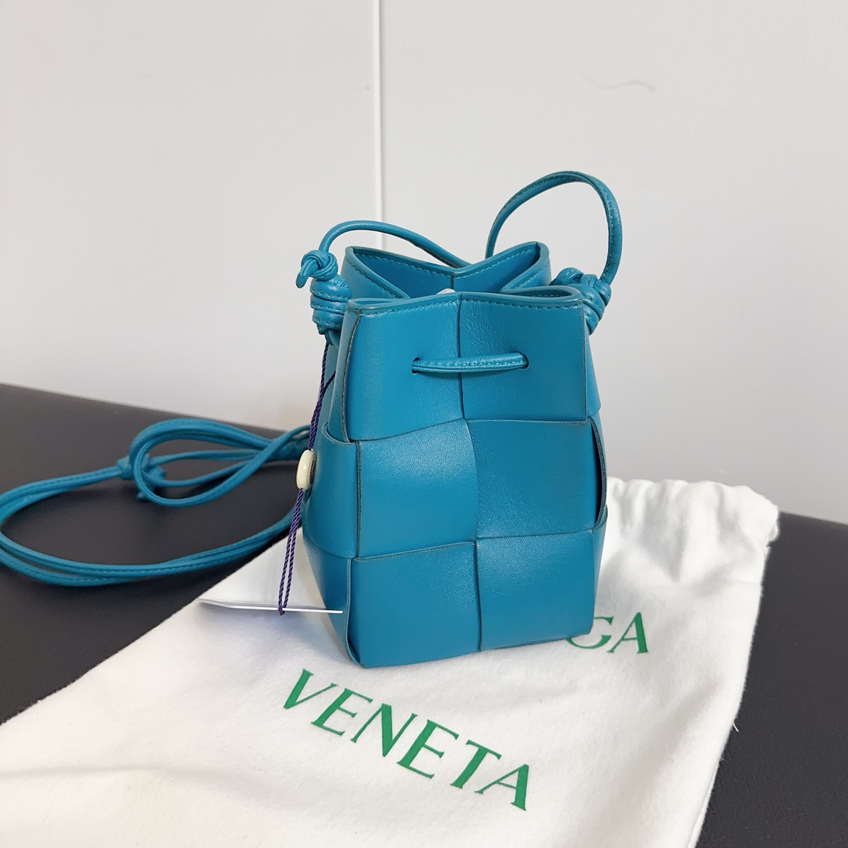 95新 BOTTEGA VENETA/葆蝶家 mini编织水桶斜挎包001