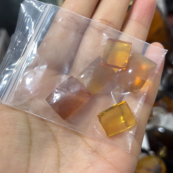 琥珀未镶嵌裸石琥珀界面