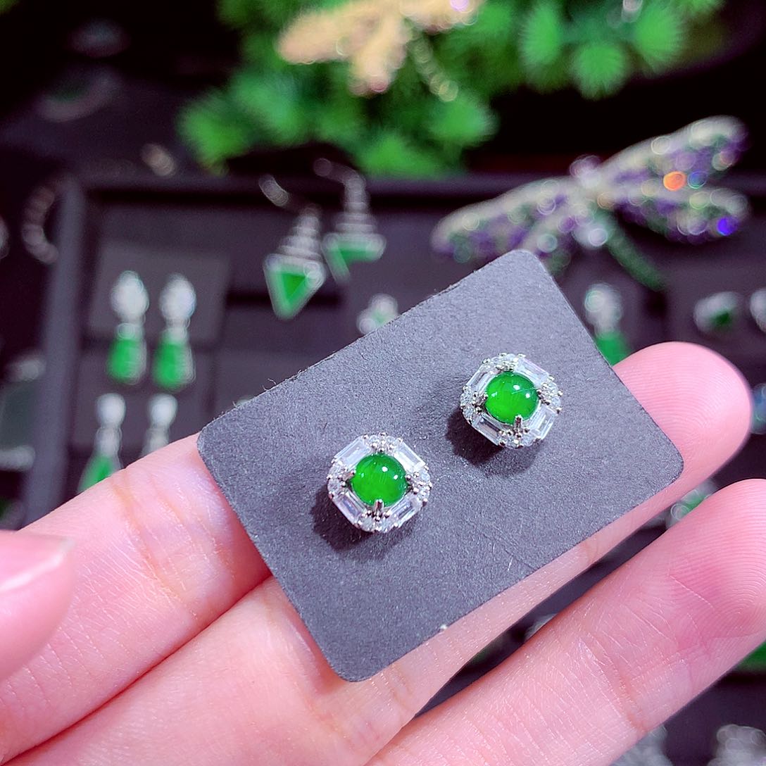 颈饰未镶嵌翡翠天然