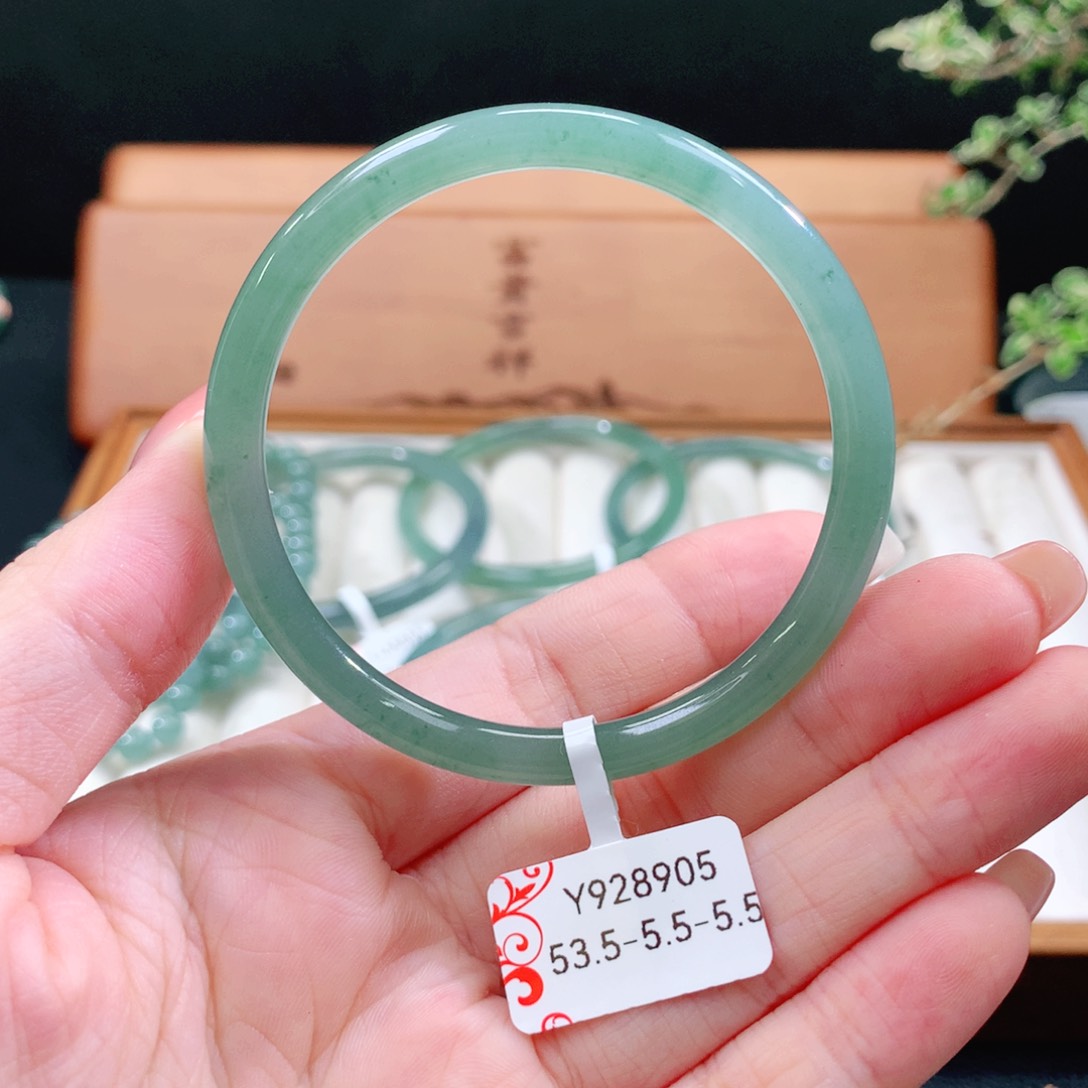 翡翠未镶嵌手镯天然